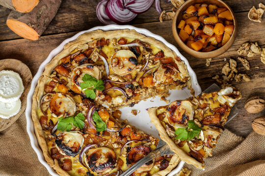 Tarte au butternut, ch&egrave;vre et noix