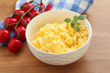 Scrambledd egg in the bowl