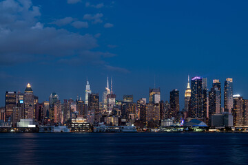 Fototapeta na wymiar New York city skyscrapers financial downtown and sea panoramic view