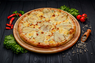 Pizza with pears and gorgonzola
