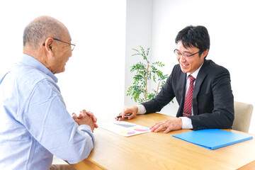 営業マンと高齢者