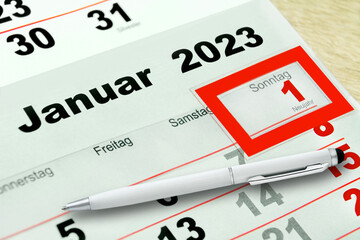 Deutscher Kalender 1. Januar 2023 Sonntag und 31. Dezember 2022 mit Kugelschreiber