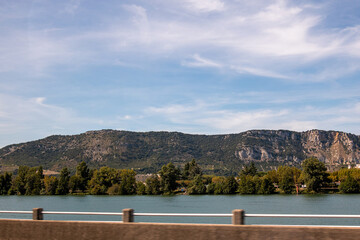 Berglandschaft in Frankreich auf Durchreise Blick von Autobahn