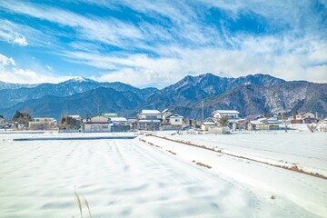 雪国の電車からのパノラマ風景