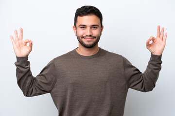 Naklejka premium Young Brazilian man isolated on white background in zen pose