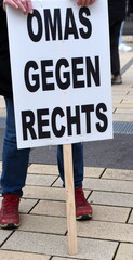 Schild auf einer Demo: 