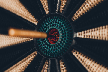 DARDO EN CENTRO DE DIANA