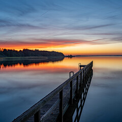 Obraz premium Holz Steg Brücke mit See 