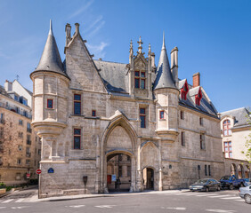 Mansion Hotel de Sens in Paris © Valerie2000
