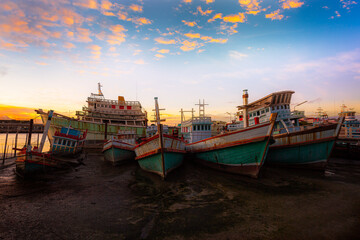 Fototapeta na wymiar fishing boats and beautiful sky, Sunset on Haad Yao beach in Koh Phangan, Thailand
