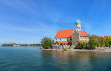 Fototapeta na wymiar Church of St. Georg on the side of Lake Constance (Bodensee) in Wasserburg, Germany