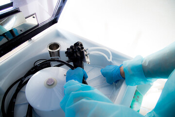 Mycie i sterylizacja endoskopu po badaniu gastroskopii. Procedura czyszczenia sprzętu medycznego. - obrazy, fototapety, plakaty