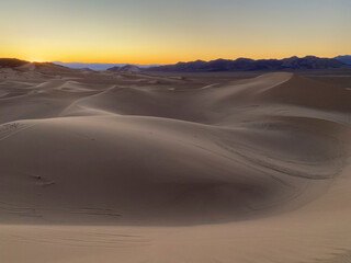 Obraz na płótnie Canvas Light and texture on a sand dune at sunset