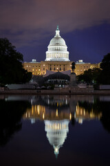 Fototapeta premium United States Capitol building at night - Washington DC, United States 