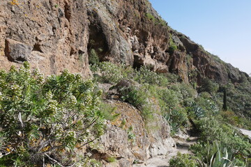 Höhlen im Felsen auf Gran Canaria