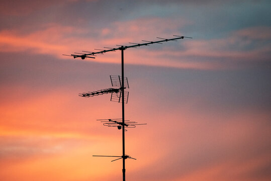 Analoge Fernsehantenne auf einem Dach