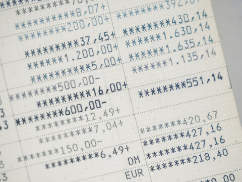 Verschiedene Eintr&auml;ge eines Sparbuches zur Zeit der Euro-Umstellung