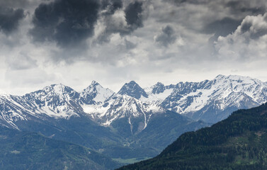 Fototapeta na wymiar Austrian alpen mountains in spring 