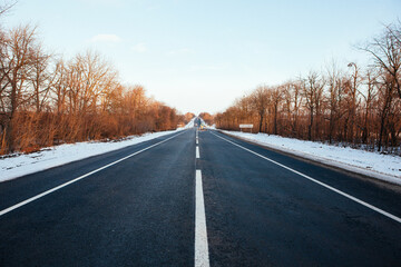 Fototapeta premium Beautiful winter weather new asphalt road