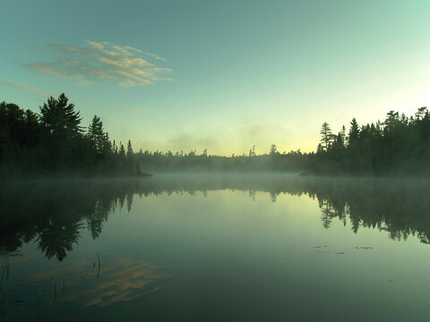 Nebel über See bei Sonnenuntergang in Kanada © Seraina