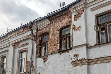 Windows of the oldest residential building in Moscow on Khitrovka