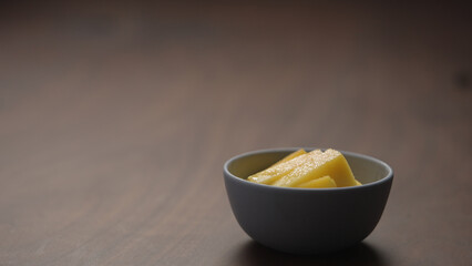 fresh mango piece in blue bowl