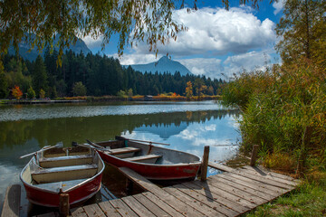 Boote am Völser Weiher, Seiseralm