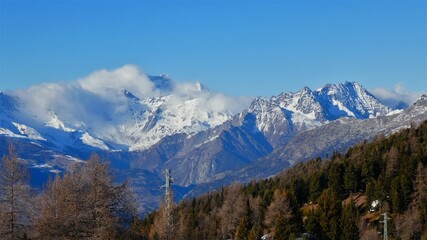 Fototapeta na wymiar les alpes vues depuis Pila, vallée d'Aoste