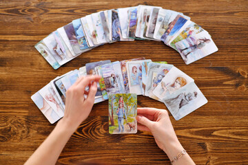 Female hands lay out tarot cards