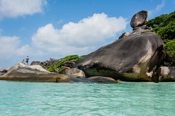 Fototapeta premium Beautiful landscape people on rock is a symbol of Similan Islands, blue sky and cloud over the sea during summer at Mu Ko Similan National Park, Phang Nga province, Thailand
