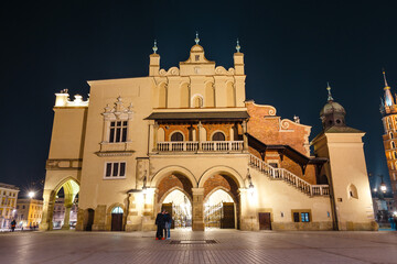 Fototapeta na wymiar Sukiennice on The Main Market Square in Krakow by night, Poland