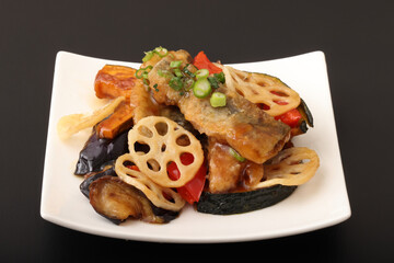 さんまと野菜の黒酢あんかけ