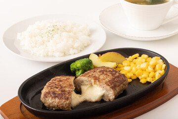 チーズハンバーグ