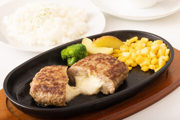 チーズハンバーグ