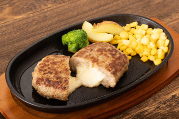 チーズハンバーグ