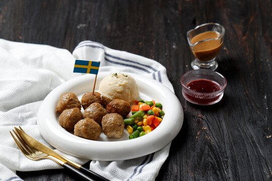 Swedish Meatball with Mushroom Brown Sauce and Boiled Vegetable, Served with Creamy Mashed Potato.