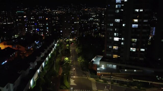Noche en la ciudad de Medell&iacute;n