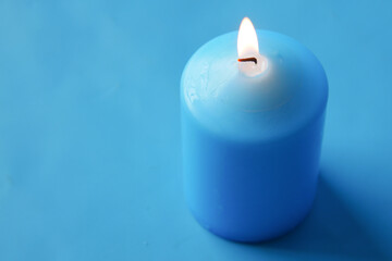Obraz na płótnie Canvas blue color candles slowly burning down.