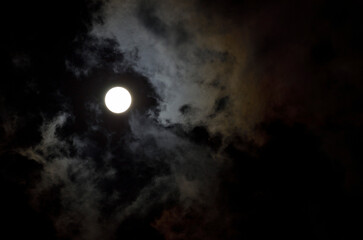 Fototapeta na wymiar 月を覆う雲　グラフィック素材