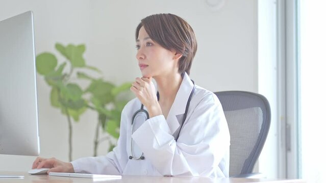 悩む日本人女性医師