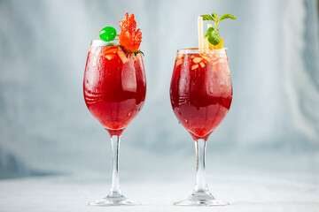 Bebidas de Cocteles en color rojo , Food Styling cocktail