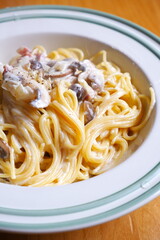 キノコとベーコンのクリームパスタ