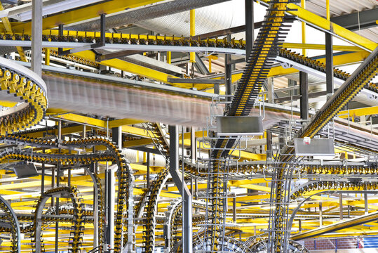 Conveyor belts with newspapers in a printing shop