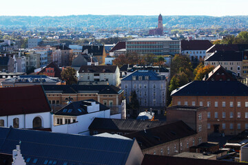 Blick über die Dächer von Augsburg Richtung Oberhausen an einem sonnigen Tag in Bayern,...
