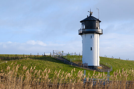Germany, Lower Saxony, Cuxhaven, Dicke Berta lighthouse with reeds in foreground