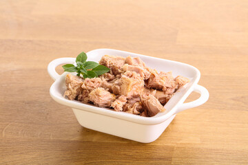 Canned tuna fish with oil