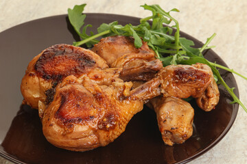 Roasted chicken leg with rucola