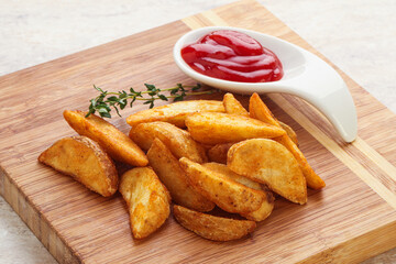 Fried rustic potato with tomato ketcup