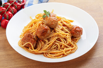 Spaghetti with meatball in tomato sause