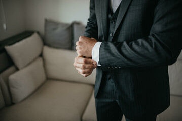 Obraz premium Businessman preparing for a big day at work